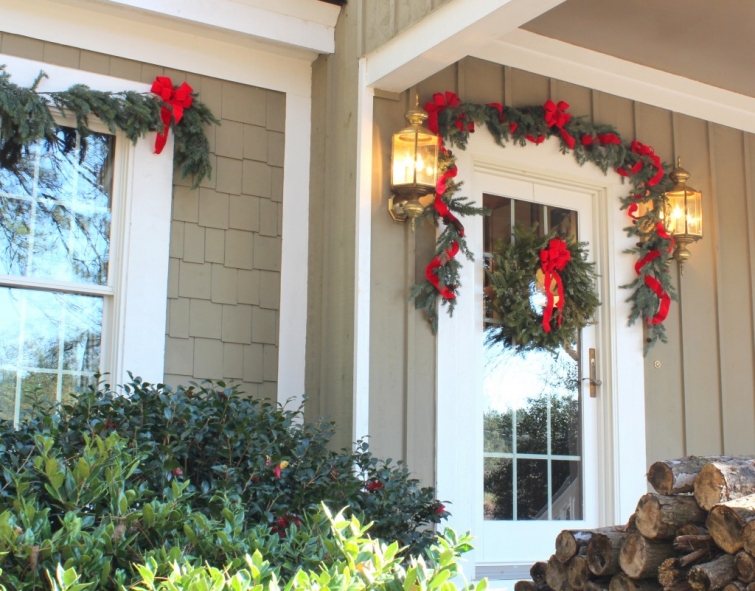 front-door-at-Christmas-Talk-of-the-House-1024x802(pp_w755_h591)